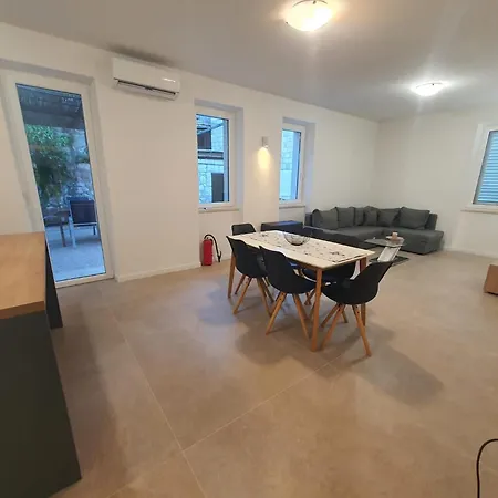 公寓 Downtown Serenity House *